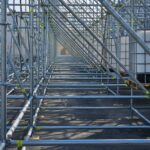 Structure assembled with modular scaffolding R+