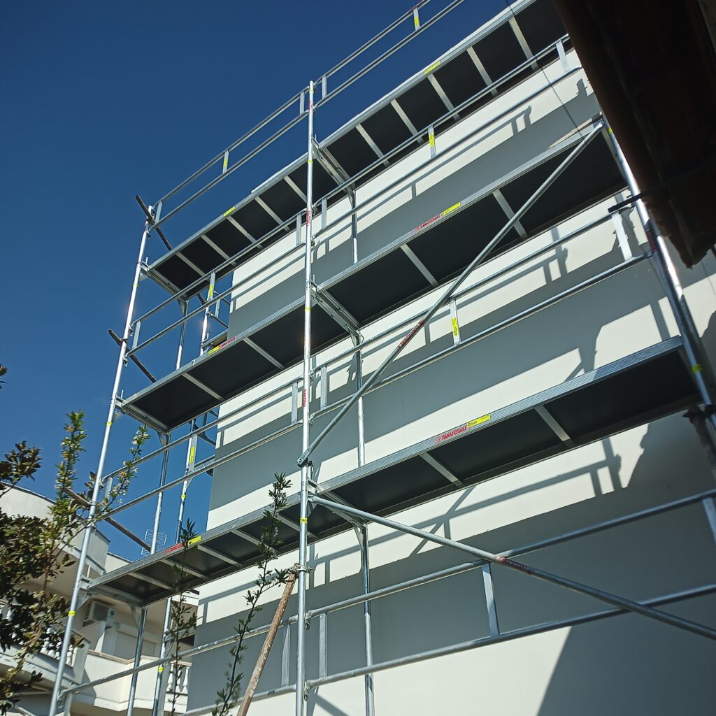 Aluminium frame scaffolding EURO+ assembled for wall painting