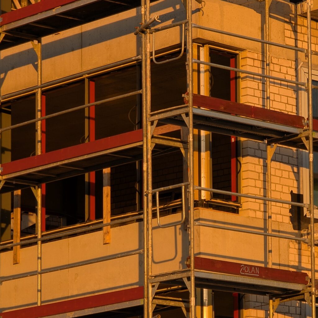 OLAN scaffolding on construction site mounted to the wall