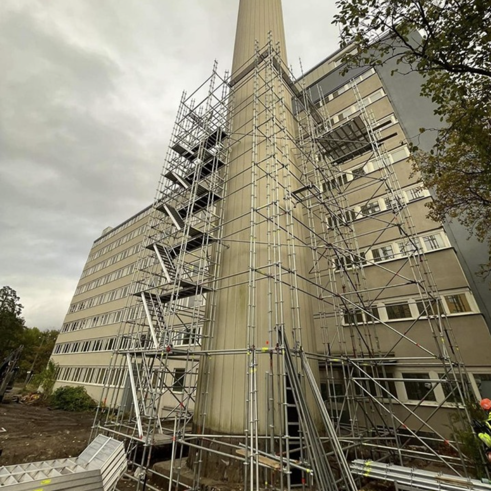Modular scaffolding R+ installed around the tower