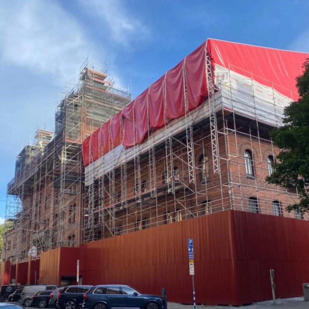 Modular scaffolding OLAN R+ and temporary roof